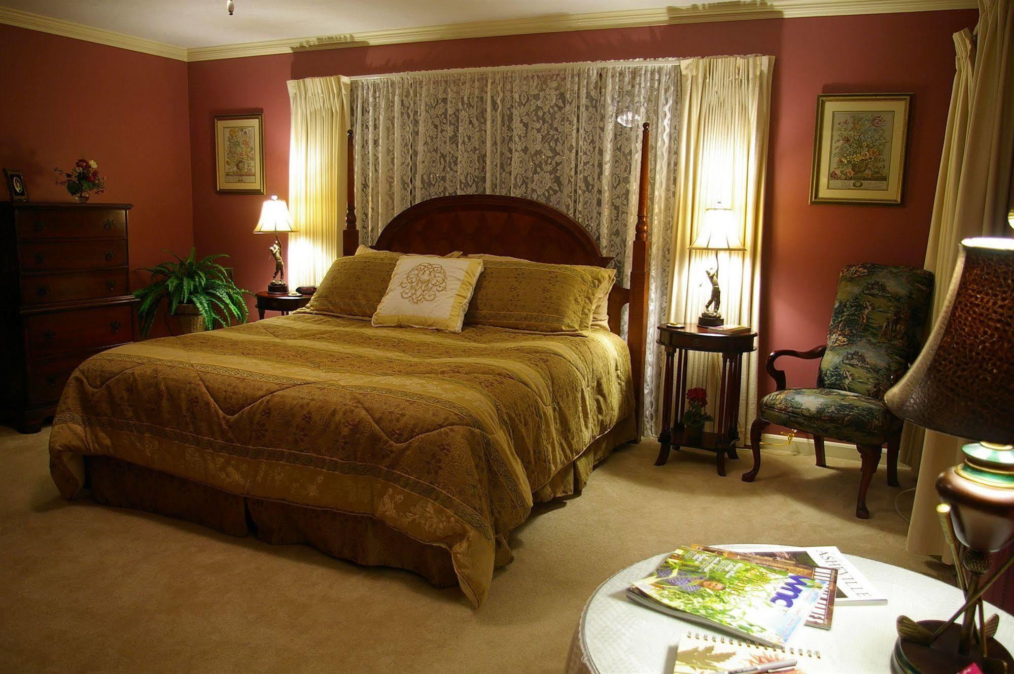 Brookside Mountain Mist Inn Уэйнсвилл Экстерьер фото